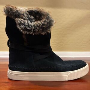 Women's Tom’s Black Fur-Trimmed Booties